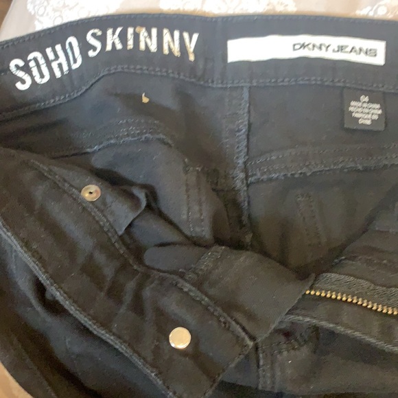 DKNY JEANS - Picture 7 of 7